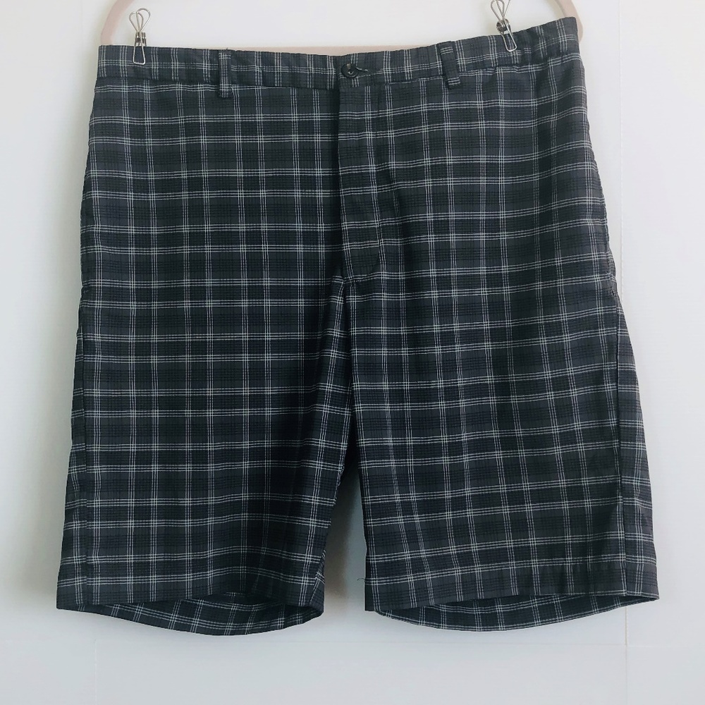 Greg Norman Men's Golf Shorts Black and White 34